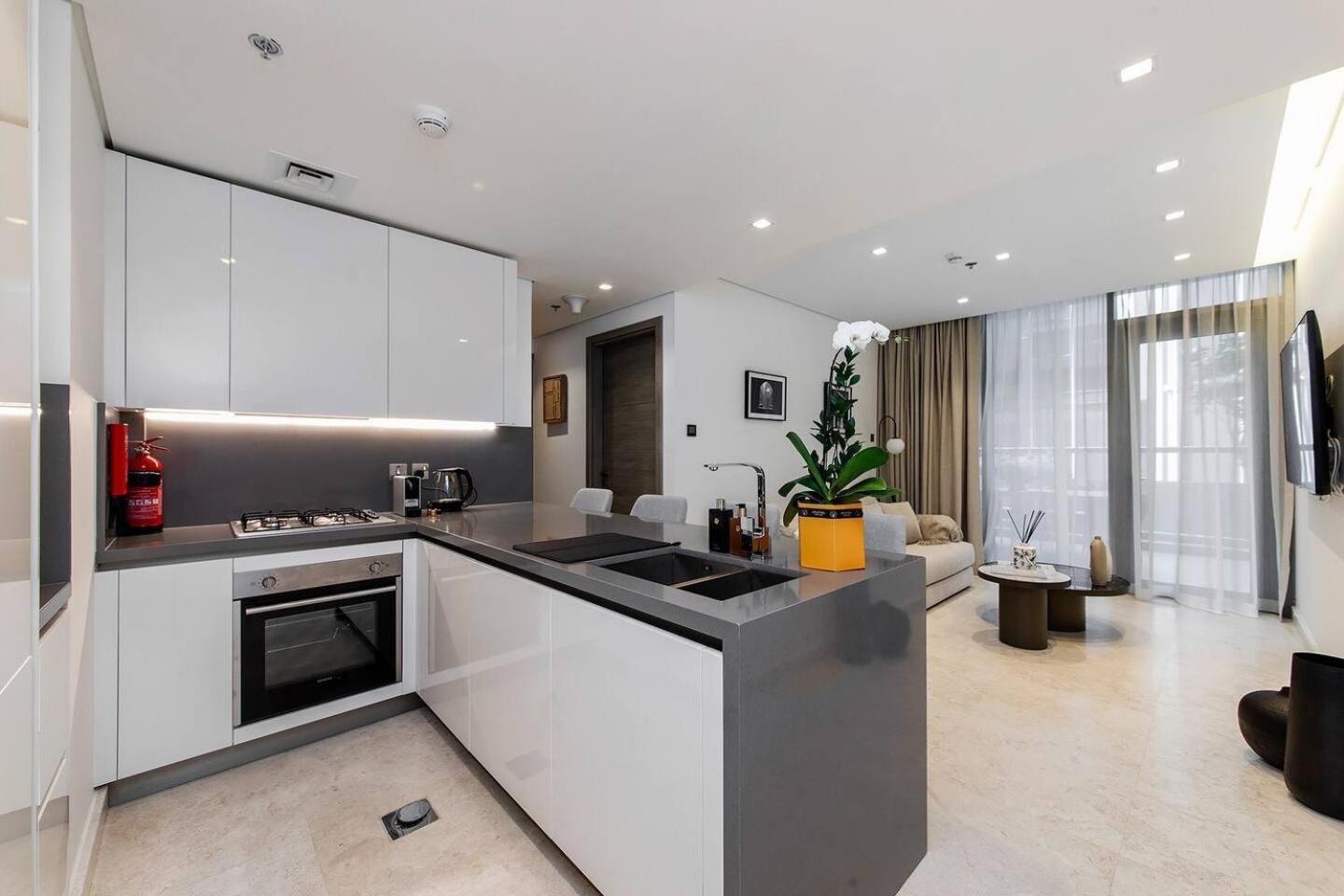 Apartment 7 Mins To Mall & Burj2br Sterling Omniya